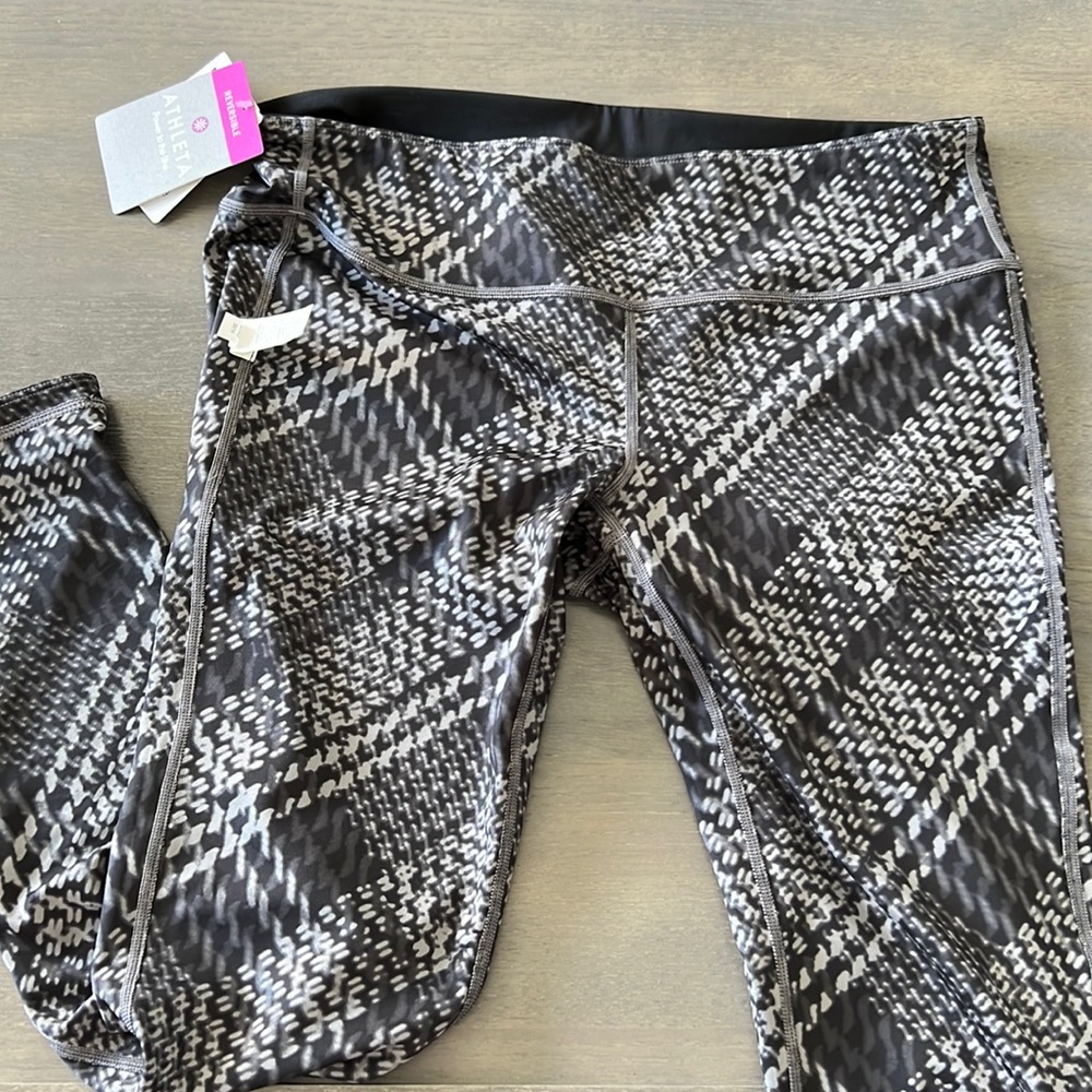 Athleta Chaturanga Tight, reversible, size L, NWT